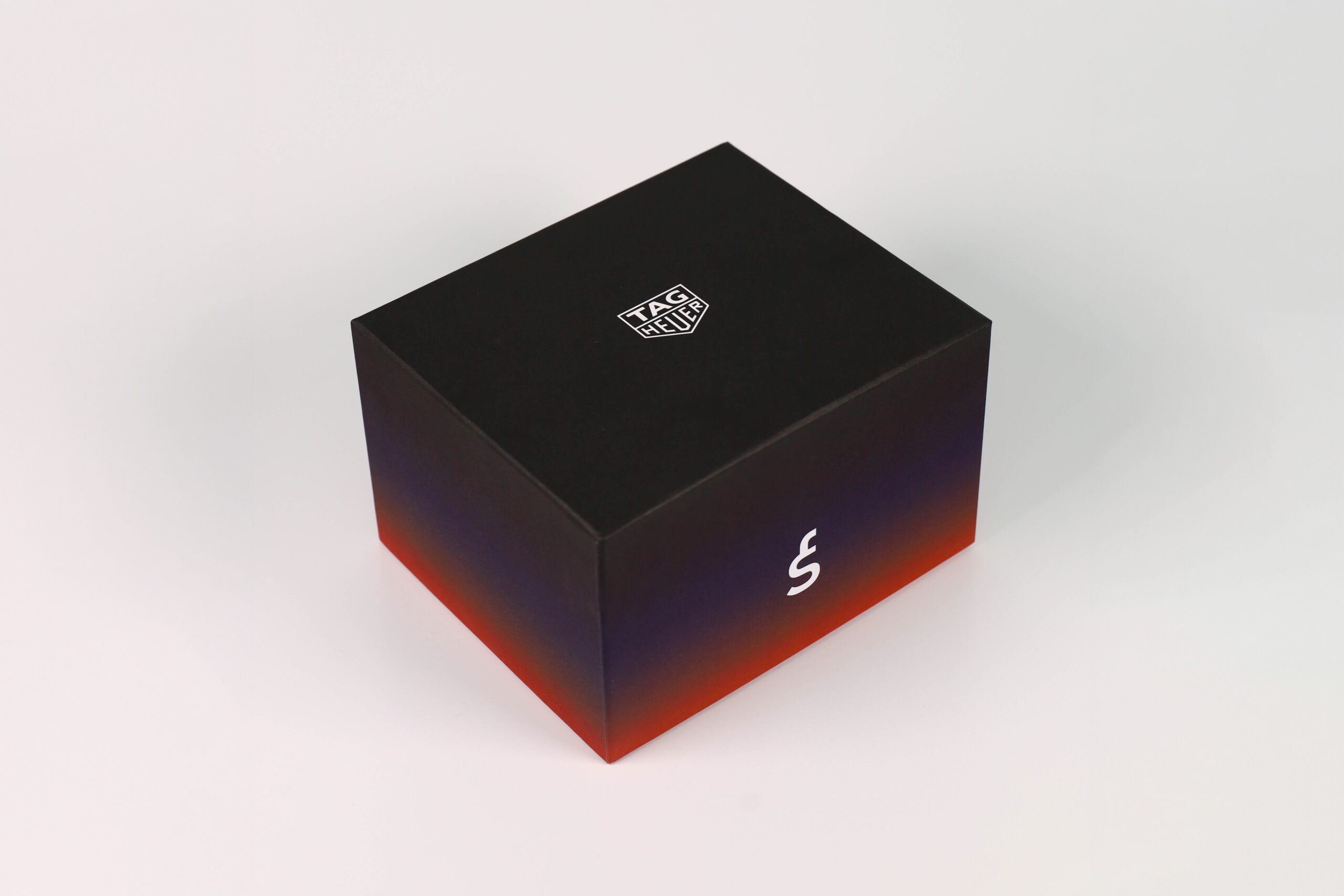 Diseño de packaging para reloj de lujo